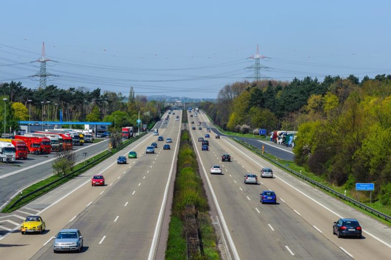 Co ma znaczenie przy wybieraniu firm oferujących pomoc drogową?